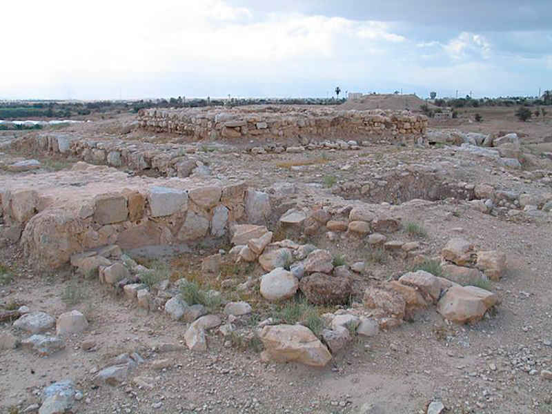 Раскопки второго дворца Ирода. Позади находится первый дворец.